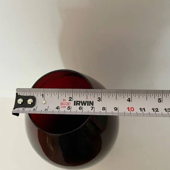 Cranberry red glass tall vase - Picture 4 of 4